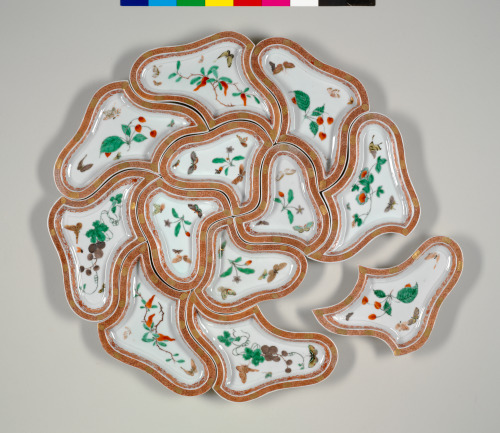 Segmented Plate with Design of Flowers, Fruits, and Butterflies - Image 4