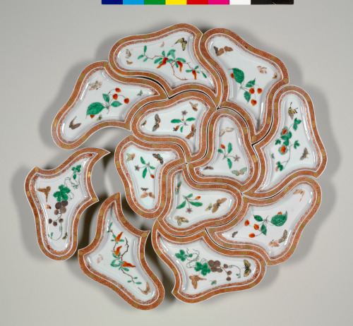 Segmented Plate with Design of Flowers, Fruits, and Butterflies - Image 2