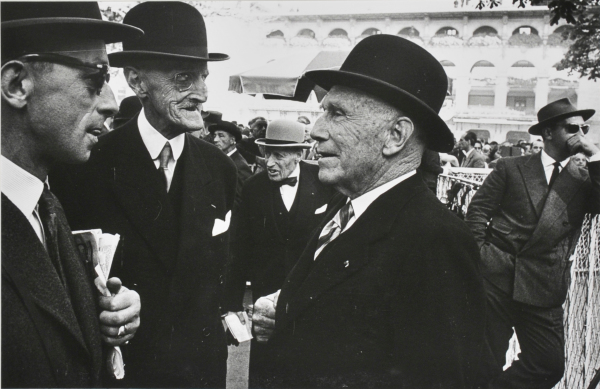 LONGCHAMPS & DETECTIVE