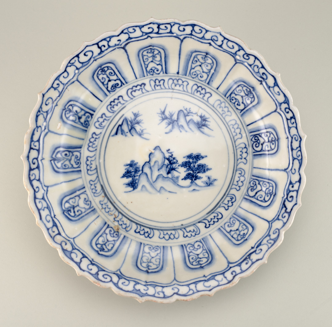 Dish with Foliate Rim and Island Motif