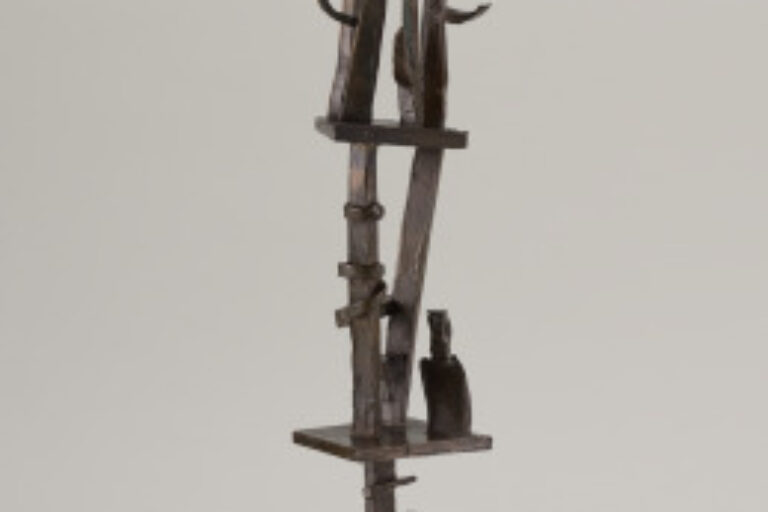 APARTMENT HOUSE TOTEM