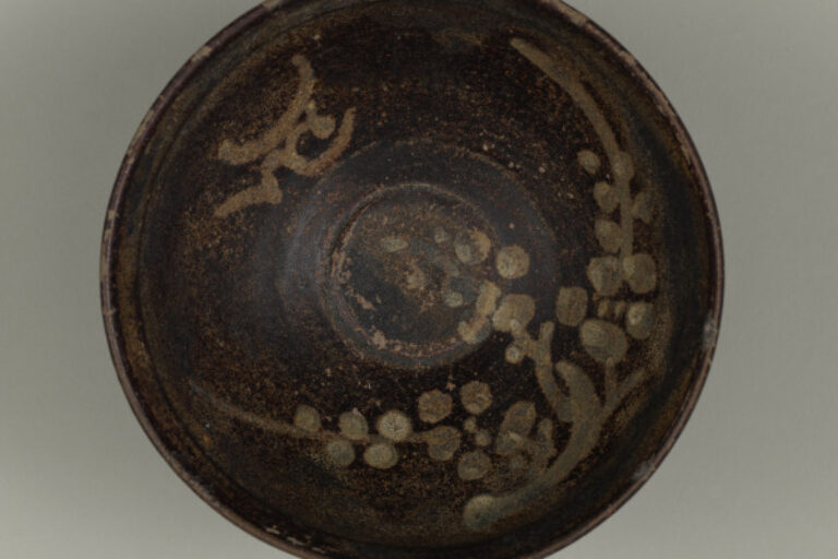 Bowl Decorated with Plum Branch and Crescent Moon