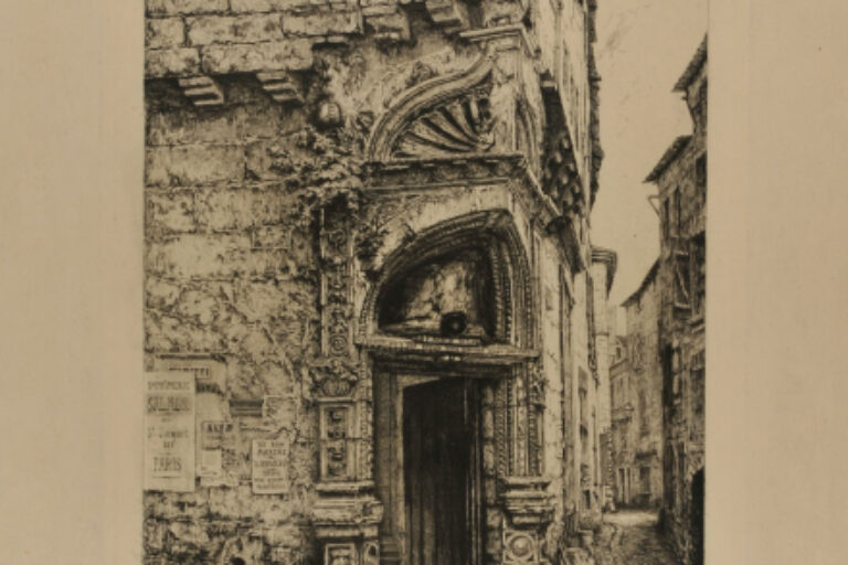 VIEW OF ENTRANCE TO A BUILDING