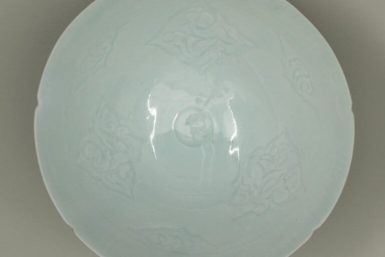 Bowl with Foliate Rim and Three Boys Motif