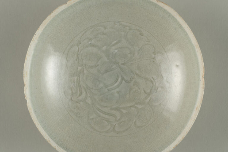 Bowl with Unglazed Foliate Rim and Peony Design at Center