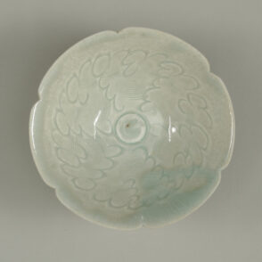 Qingbai Bowl with Notched Rim and Carved Scalloped Wave Pattern
