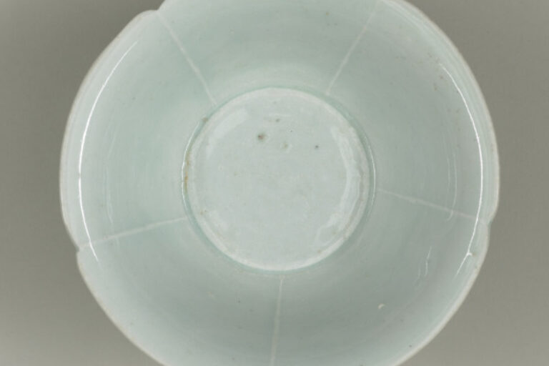 Qingbai Lobed Bowl with Flaring Side