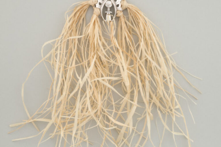 MOTHER WITH CHILD BROOCH