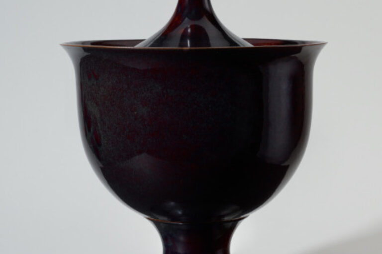 FOOTED TUREEN IN OXBLOOD