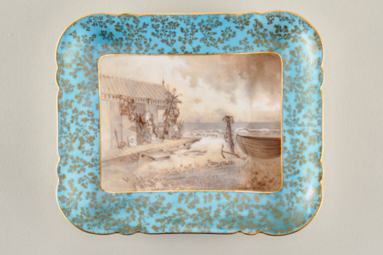 "THE STUDIO" SERVING DISH