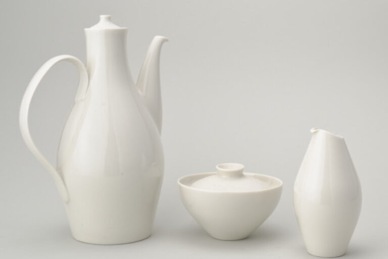COFFEE POT