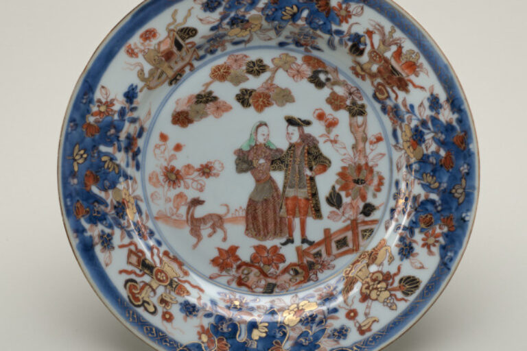 Dutch Market Plate Decorated with a Foreign Couple Walking in a Garden