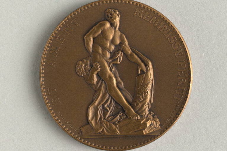 "ET AMENT MEMINISSE PERITI" MEDAL