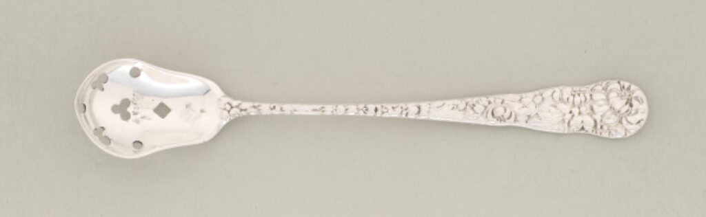 “Chrysanthemum” Olive Spoon - Image 1