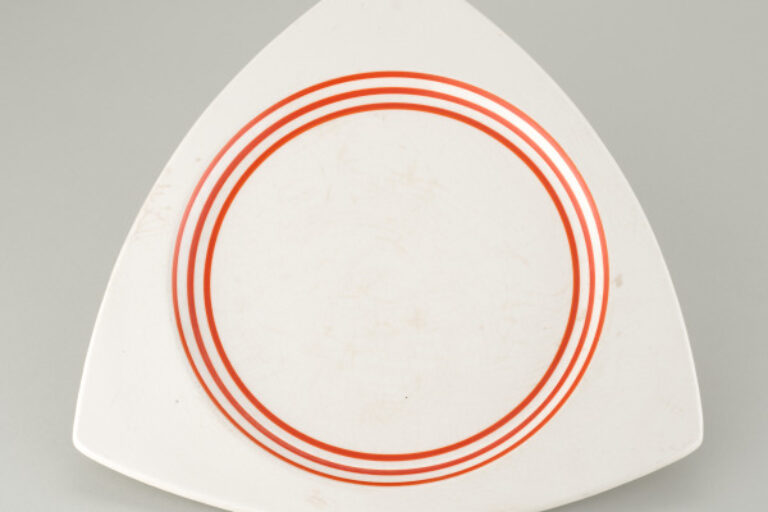 "TRICORNE" PLATE