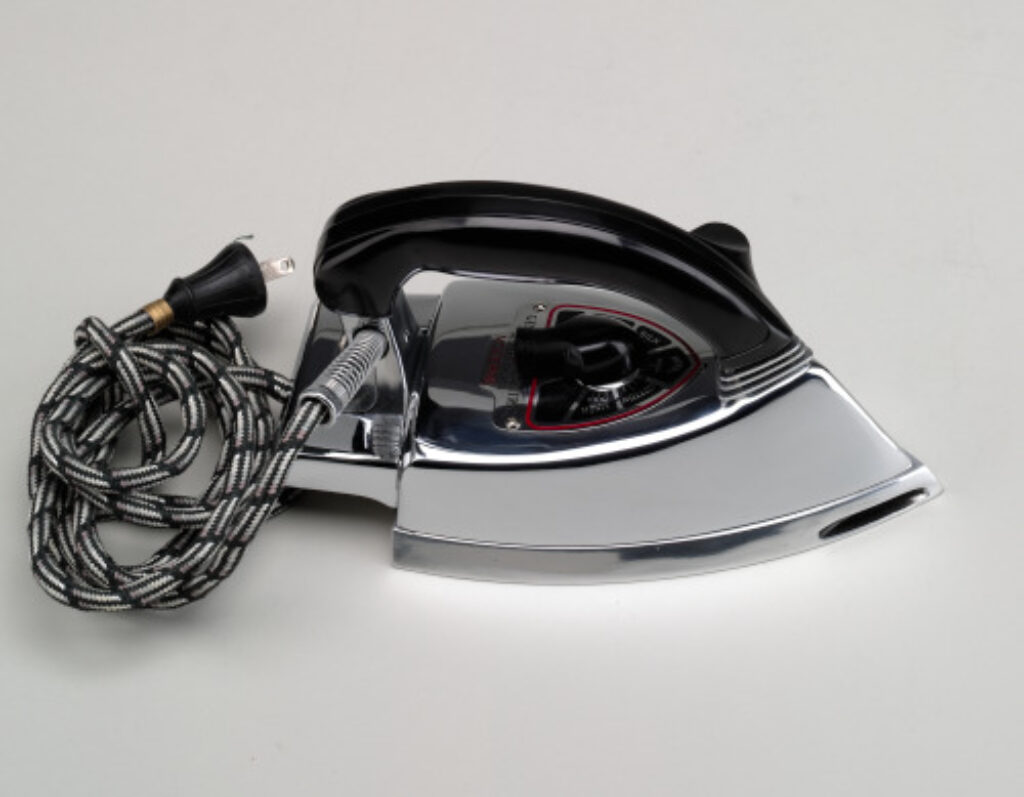 ‘Moderne’ Iron - Image 3