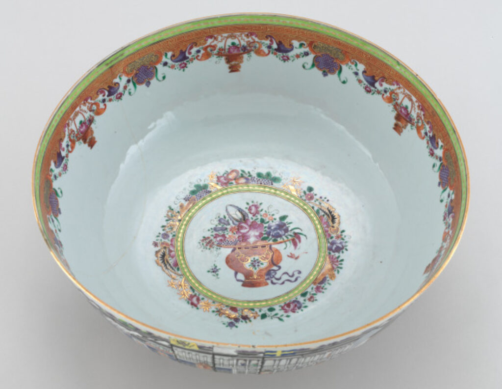 European Market Bowl Depicting Canton Hongs - Image 2