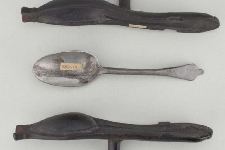 Spoon with Mold