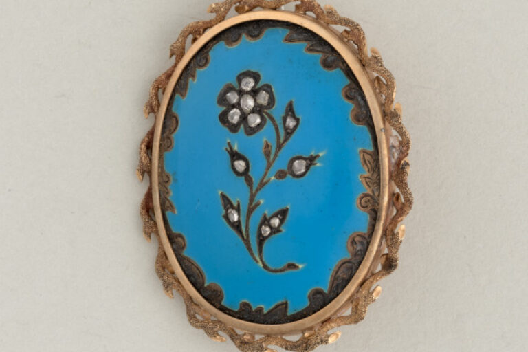 Brooch