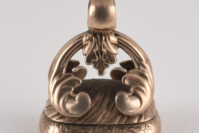 BAYARD FAMILY CREST SEAL FOB PENDANT