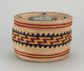 LIDDED BASKET WITH STEP DESIGNS