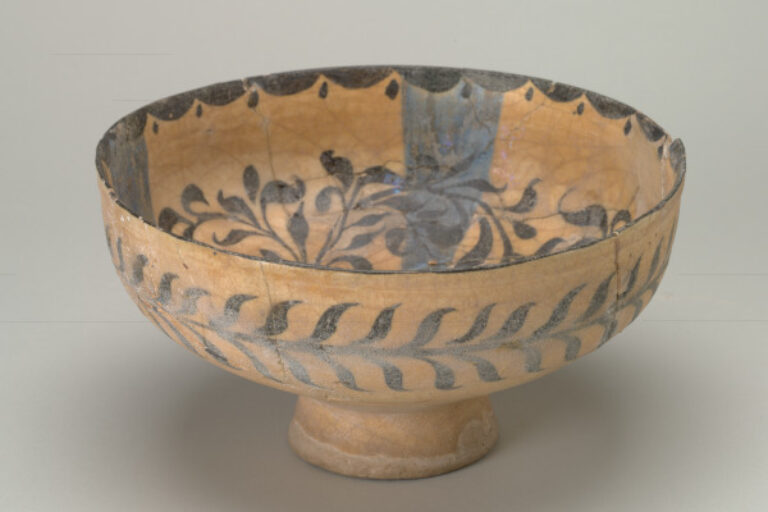 Bowl Decorated with Waterweeds and Cross Design