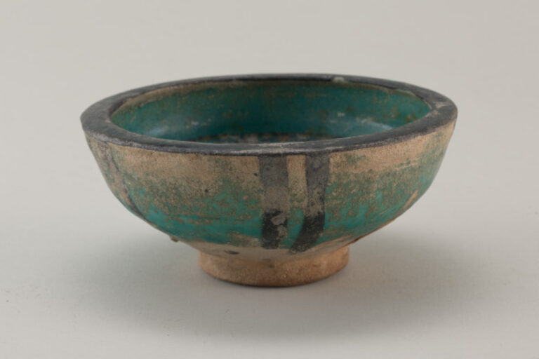 Small Bowl Decorated with Pseudo-Kufic Script