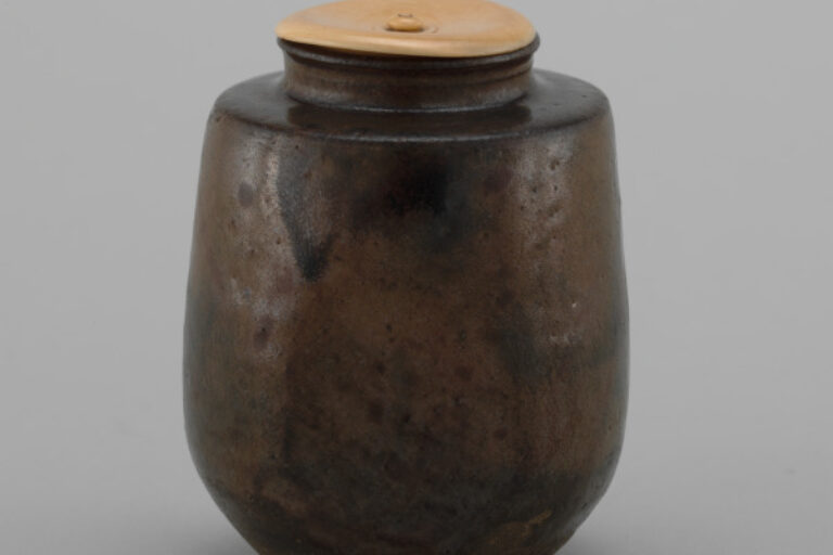 Seto Tea Caddy (chaire)