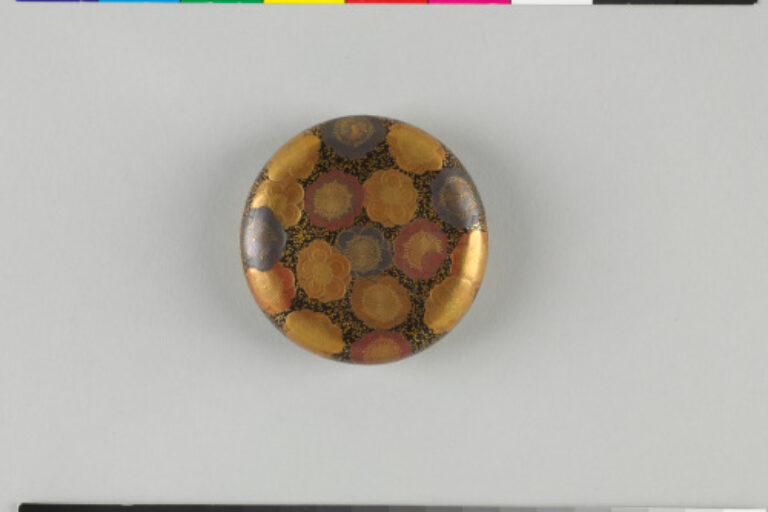 Cosmetic Box Decorated with Plum Blossoms