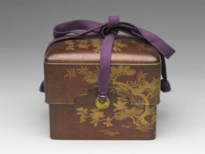 Cosmetic Box Decorated with the “Three Friends of Winter”