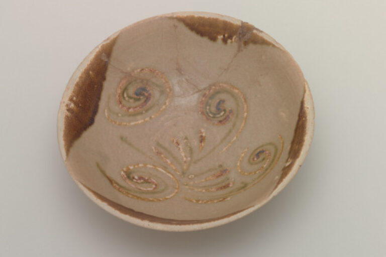 Bowl Decorated with Painted Swirl Pattern
