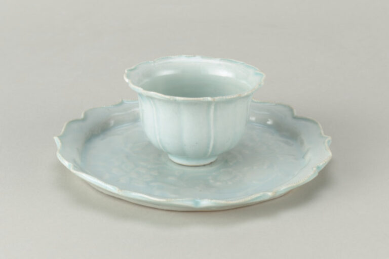 Qingbai-Ware Foliate-Form Cup and Stand