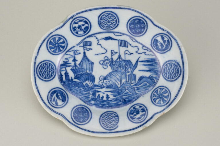Lobed Dish Decorated with European Sailing Ships