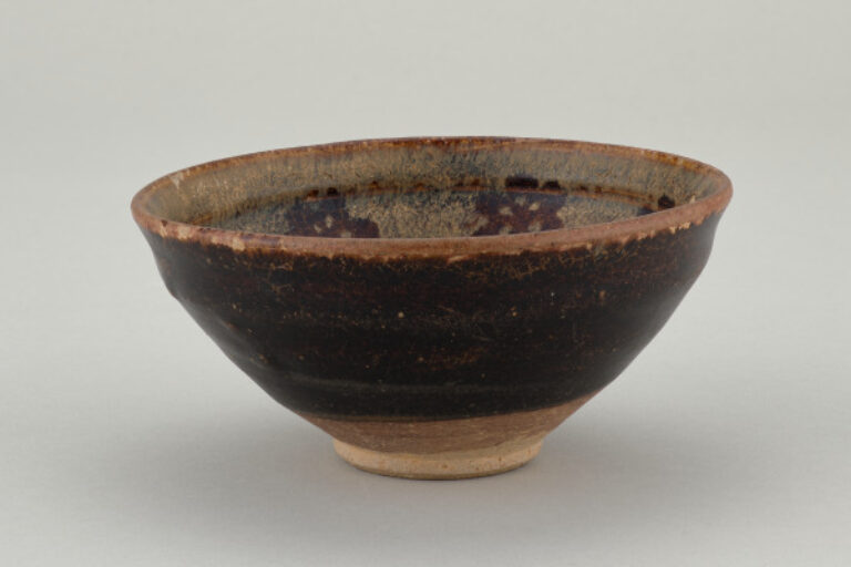 Tea Bowl Decorated Resist Pattern of Flower Blossoms