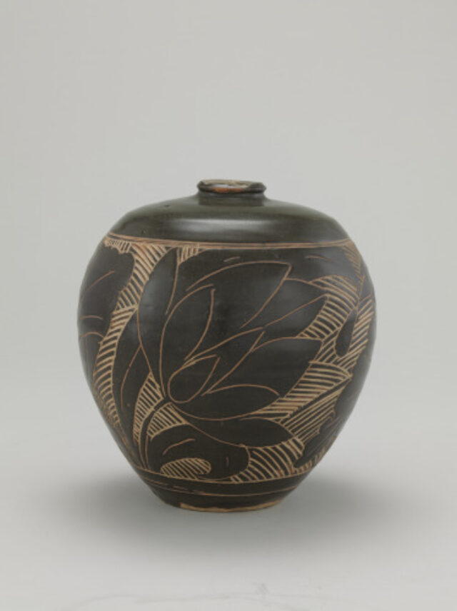 Cizhou-Type Bottle with Cut-glaze Lotus Flower-and-Leaf Design