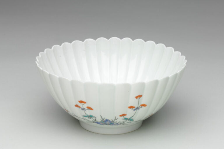 Kakiemon-Style Chrysanthemum Bowl with Floral Design