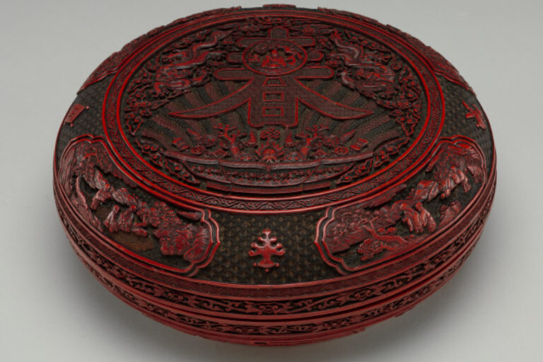 Presentation Box Decorated with Auspicious Emblems