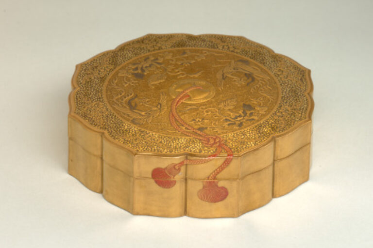 Box in the Form of a Chinese Tang Dynasty Foliate-Shaped Mirror
