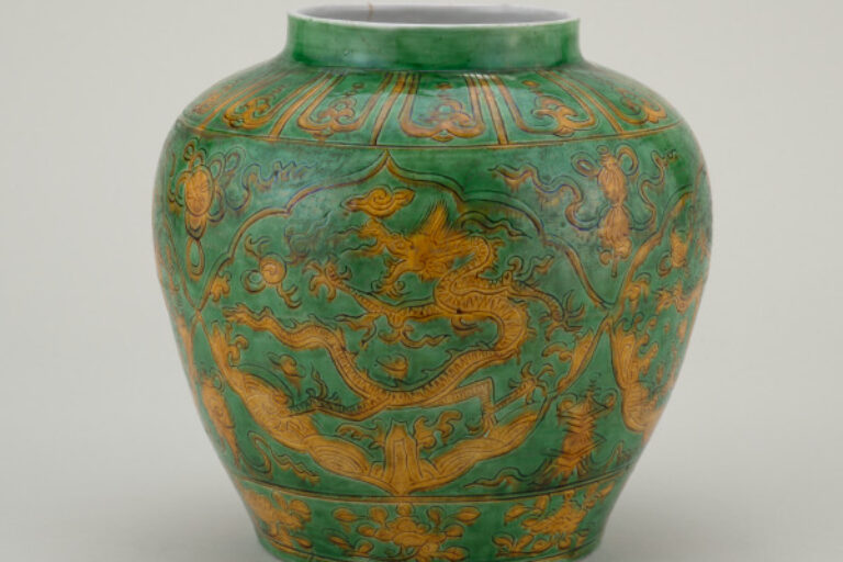 Preserved Food Jar with Incised Dragon Design