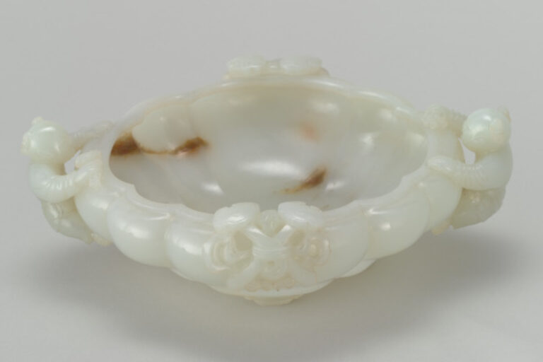 Dish Decorated with Boys and ‘Ruyi’ Scepters