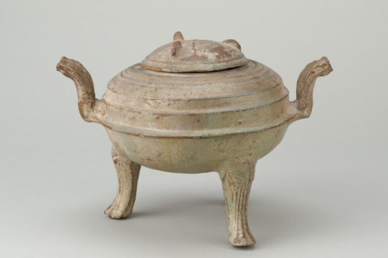 Covered Tripod (ding) with Elephant-Head legs