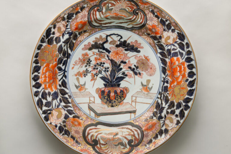 Imari-style Dish Decorated with a Vase of Flowers on a Table