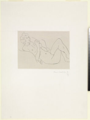 Nu allongé, les jambes repliées, avec un collier