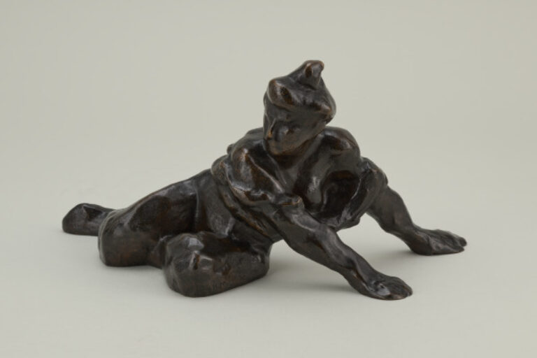 WOMAN LEANING ON HER HANDS