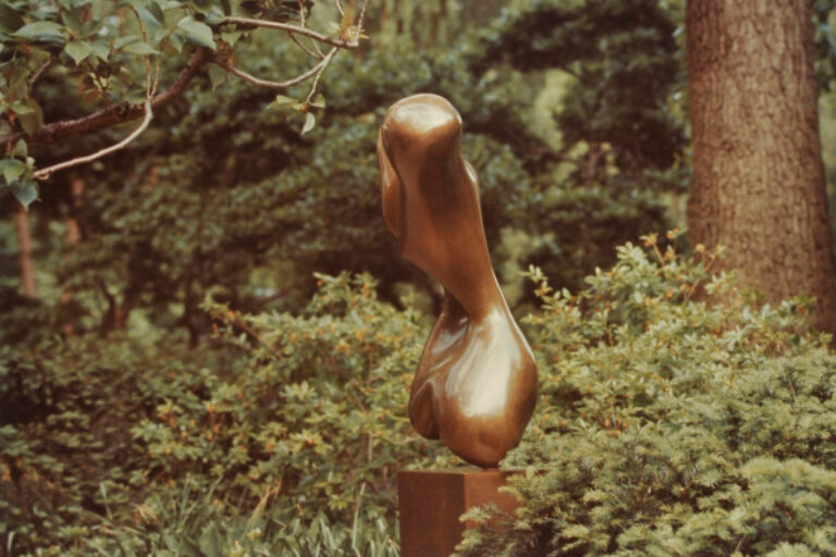 JEAN ARP, TORSO. PHOTOGRAPH TAKEN IN THE WURTZBURGER SCULPTURE GARDEN (ORIGINAL SITE, TIMBERLANE)