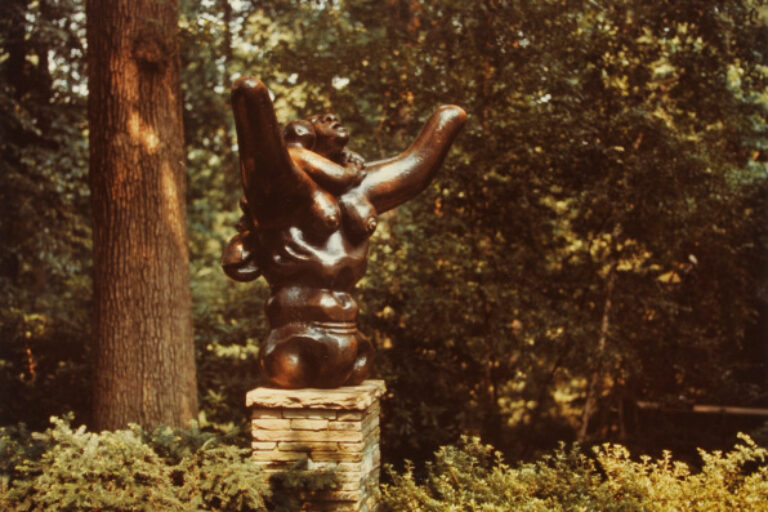 JACQUES LIPCHITZ, MOTHER AND CHILD. PHOTOGRAPH TAKEN IN THE WURTZBURGER SCULPTURE GARDEN (ORIGINAL SITE, TIMBERLANE)