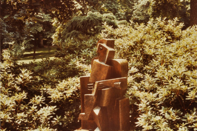 LIPCHITZ, SEATED GUITAR PLAYER. PHOTOGRAPH TAKEN IN THE WURTZBURGER SCULPTURE GARDEN (ORIGINAL SITE, TIMBERLANE)