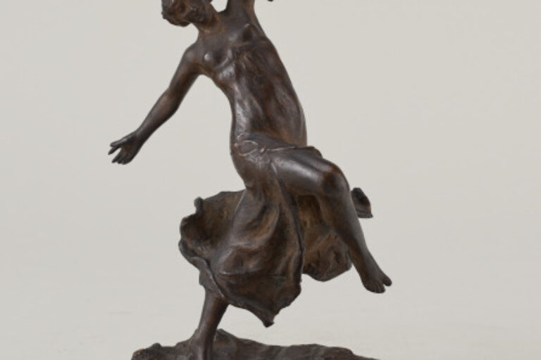 WOMAN DANCING