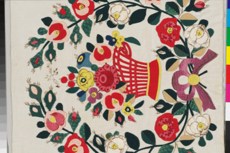 FLORAL BASKET IN WREATH