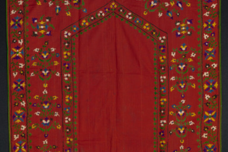 Suzani with Prayer Niche (Mihrab) or Djoinamaz